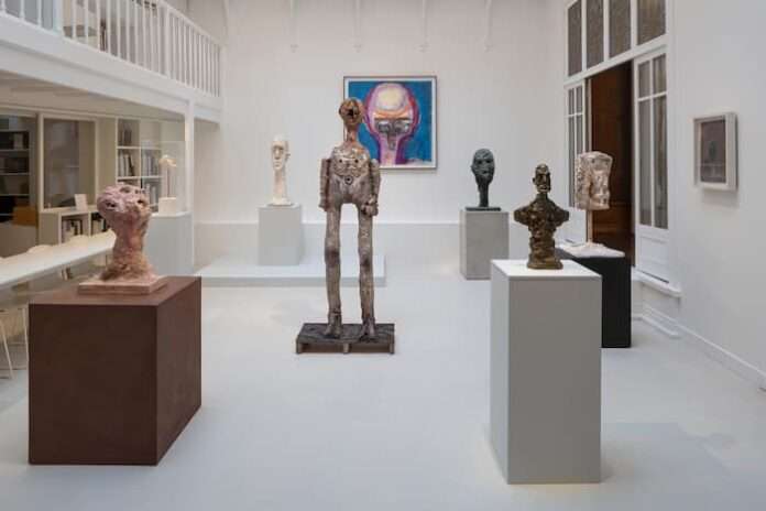 2026 vue de salle Huma Bhabha Alberto Giacometti photo Fondation Giacometti