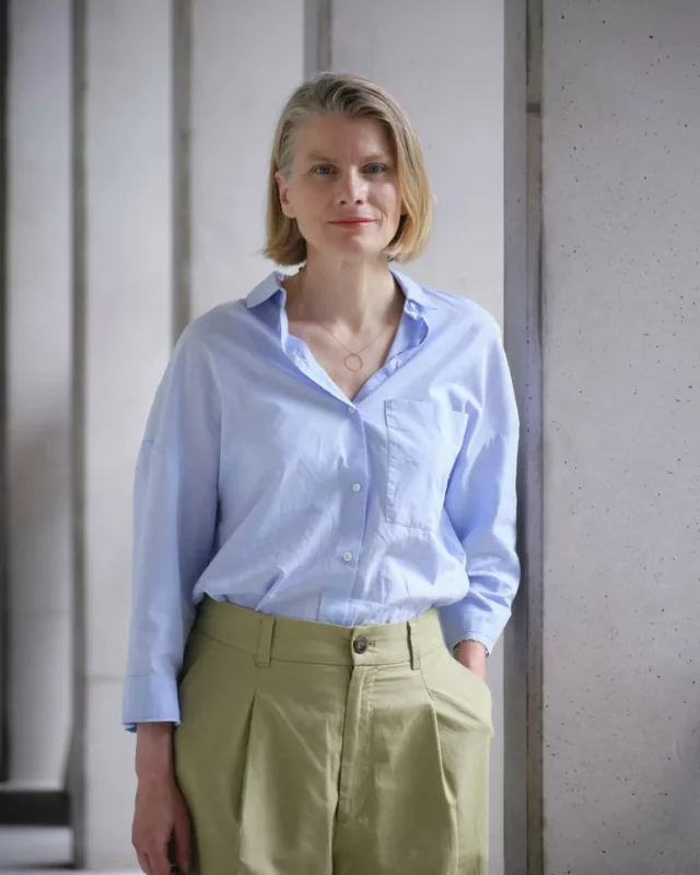 the very talented...@veroniquesouben
directrice @ensp.arles
cate blanche @9lives-magazine.com
la vision qui l'anime 
les actualités à l'occasion des @rencontresarles 

"donner une nouvelle impulsion à l’école en développant des approches plus ouvertement transversales et transnationales où la recherche, l’expérimentation, la question de la décentralisation des regards, des nouvelles pensées technologiques et écologiques ont une place centrale pour le médium... renforcer les approches éditoriales, curatoriales..."

save the date : 9 juillet les premières Rencontres internationales des écoles d’art et de photographie !
+ Arles Book Fair
Génération ENSP à l'espace Croisière 

pic. Grégoire d'Ablon

#femmesdelart #ensparles #photographyfestival #lestencontresarles