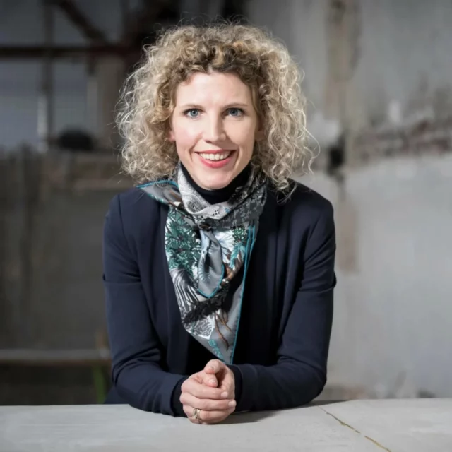 the very talented....@dariadebeauvais
Senior curator and Head of International Relations
@palaisdetokyo 
The new season with @thaonguyenphan_ solo exhibition 
-Her daily commitments and vision 
-The importance of mentorship and transmission
-Women artists and decisive steps 

Interview @fomo-vox.com 

pic. François Bouchon

@claudinecolin

#femmesdelart #artisttofollow #womenartists #curators #womeninart #empowerment